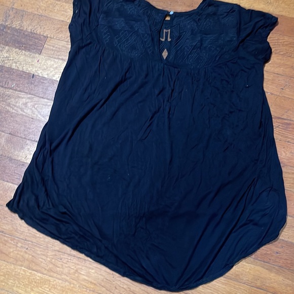 Top - Picture 2 of 2